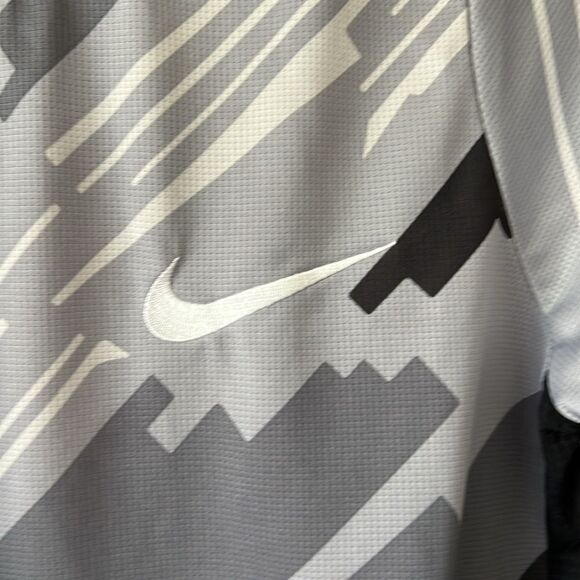 Nike Dri-Fit youth boys large printed shirt. - Picture 2 of 5
